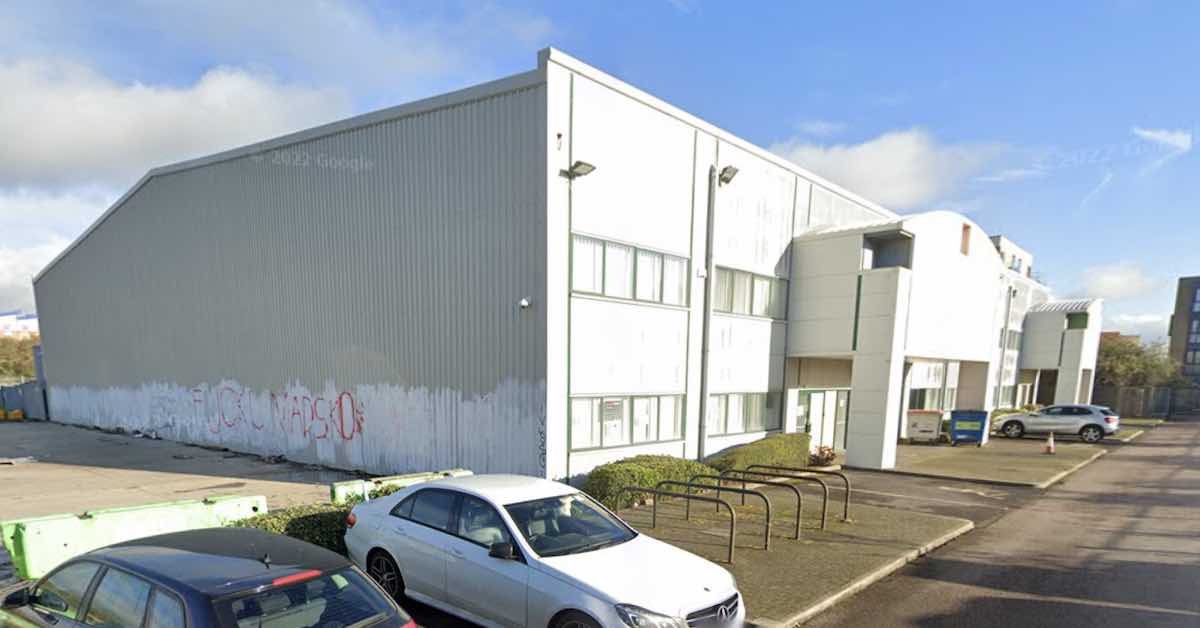 Industrial units turned into padel court centre