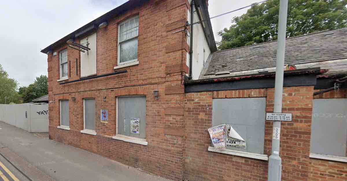 Greggs drive-thru set to replace derelict Reading pub