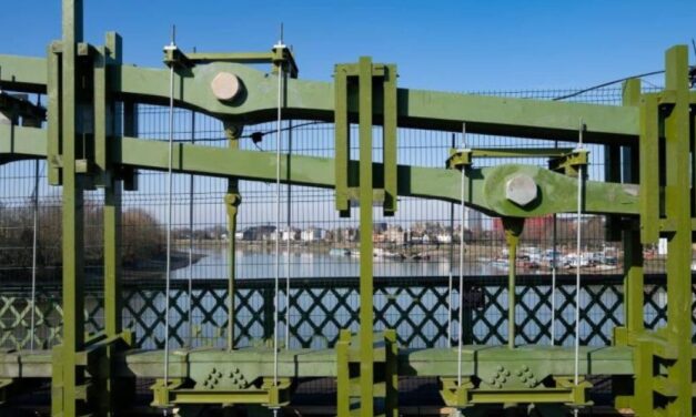 Hammersmith Bridge re-opens