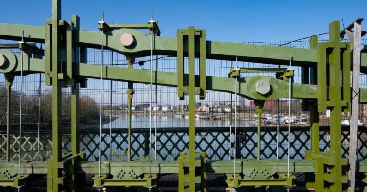 Hammersmith Bridge re-opens