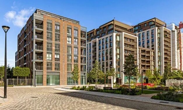 Minister opens veterans homes in Fulham