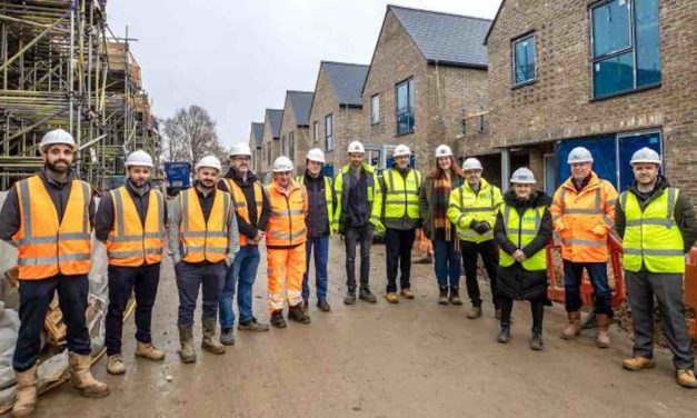 Topping out celebrated at sustainable homes scheme